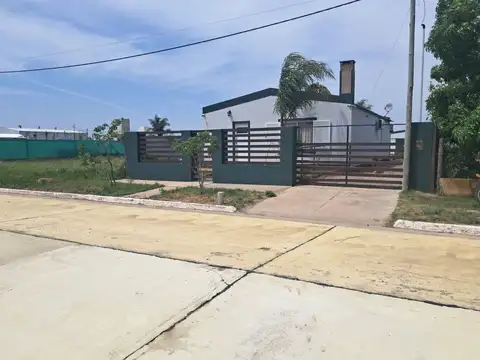 VENTA/CASA/AMPLIO TERRENO/RAMONA