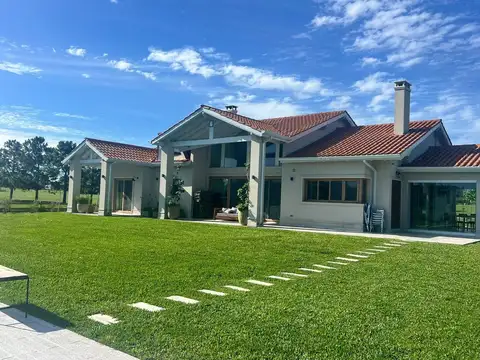 VENTA CASA CON VISTA AL LAGO , CHACRAS DE LA CRUZ