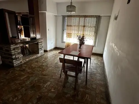Casa 8 ambientes con 3 baños