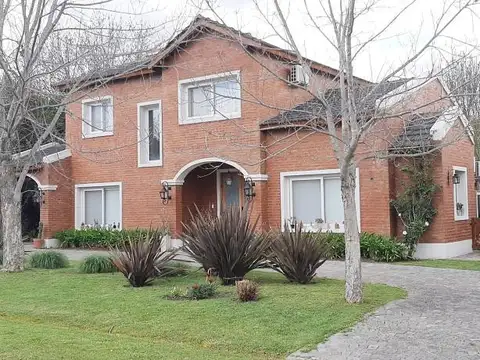 Casa en Alquiler Temporal con 1 cochera