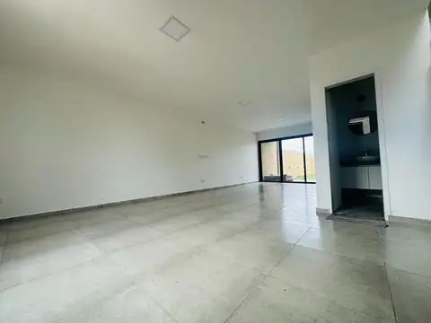 Casa 4 ambientes con 3 baños