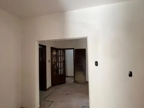 Casa 6 ambientes con 1 baño