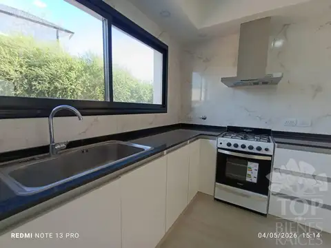 Casa a estrenar en lote interno