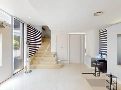 Casa en Venta con 4 cocheras