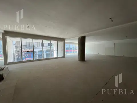 Esteban de Luca al 2200