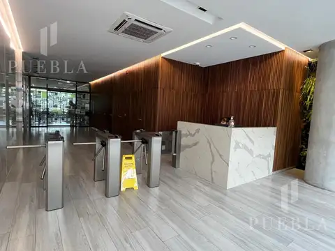 Esteban de Luca al 2200