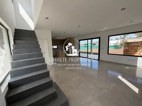 Casa en Venta con 4 cocheras
