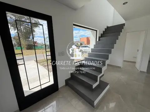 Casa 5 ambientes con 3 baños