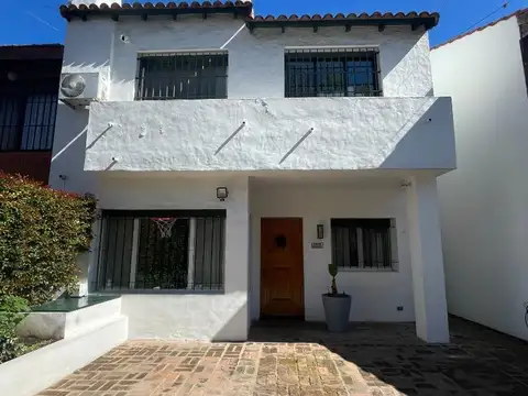 CASA 4 AMBIENTES EN VENTA EN MARTÍNEZ