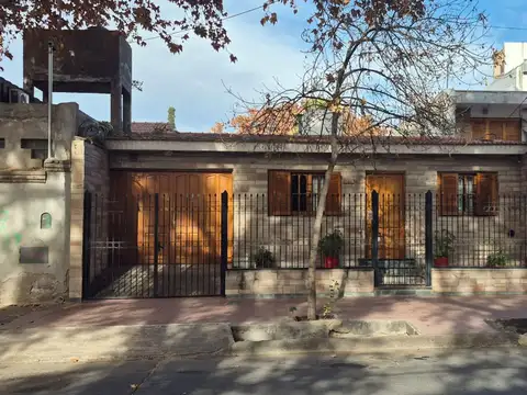 VENTA CASA CUARTA SECCIÓN CIUDAD DE MENDOZA