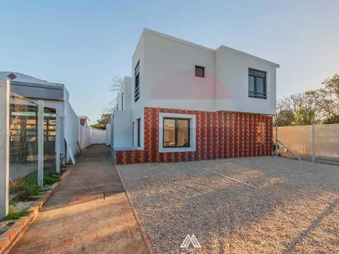 VENTA Casa Solymar 3 dormitorios Cochera ESTRENAR