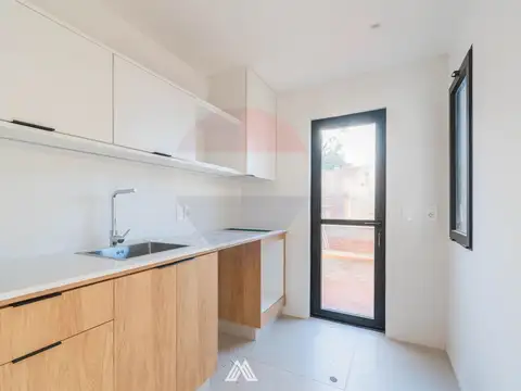 Casa 4 ambientes con 2 baños