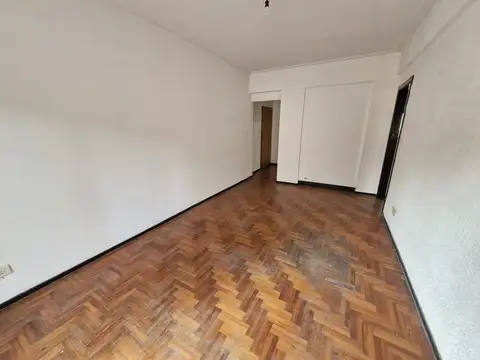 Membrillar 300, Piso 1
