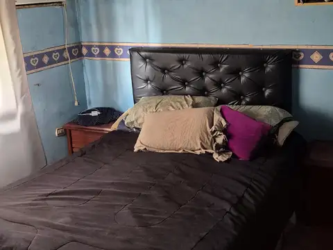 Tipo casa en dúplex con balcón, patio y quincho