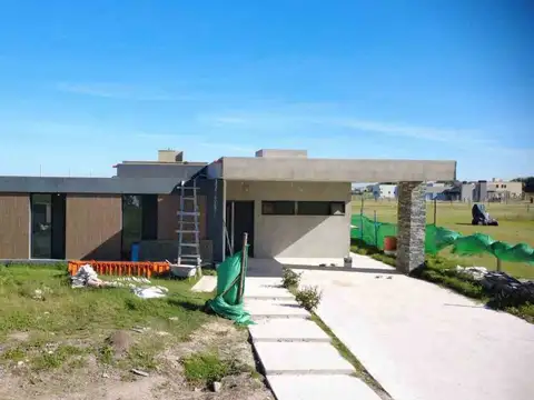 VENTA CASA 4 AMBIENTES CON PILETA SAN FERMIN