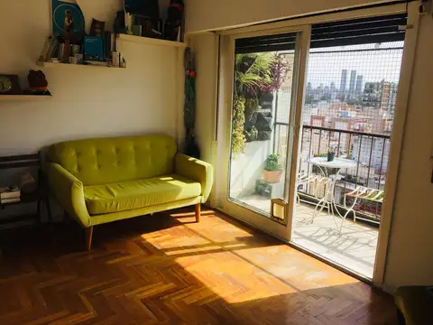 LUMINOSO DEPTO. DE 3 AMBIENTES CON BALCON AL CONTRAFRENTE  Y VISTA PANORAMICA