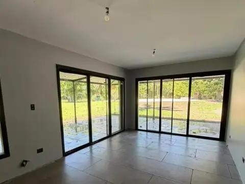 Casa en Venta con 4 cocheras