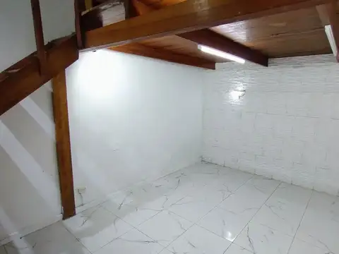 Depto Tipo Casa en Venta 70 años