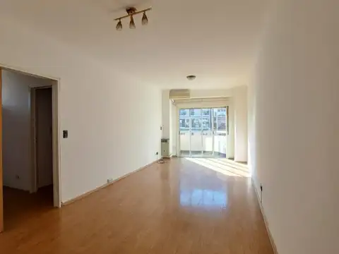 HERMOSO DOS AMBIENTES MAS ESCRITORIO EN CABALLITO