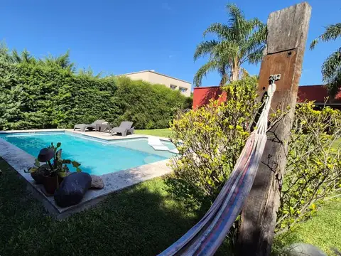 Casa en Venta con 2 cocheras