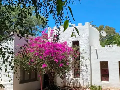 CASONA DE 4 DORM. EN SAN MARCOS SIERRAS. PILETA Y PARQUE