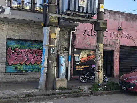 LOCAL 119m²   GALPÓN DE DOBLE ALTURA - BERISSO - OPORTUNIDAD PARA EMPRENDEDORES!