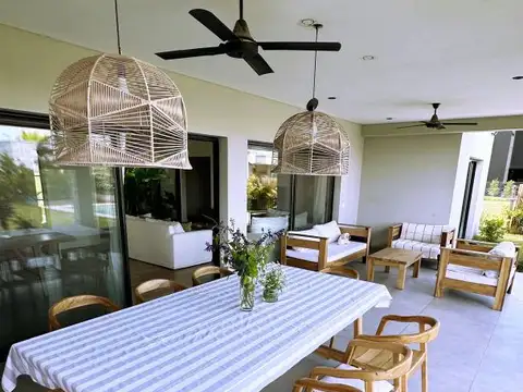 Casa en Venta con 1 cochera