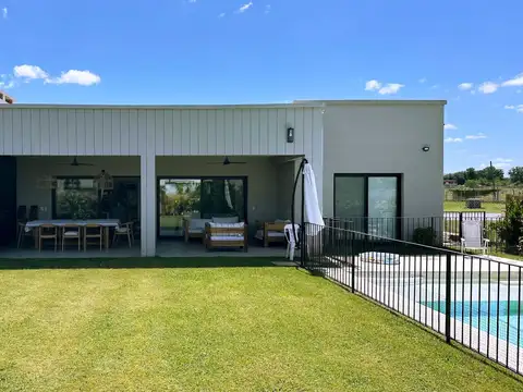 Casa 3 ambientes con 2 baños