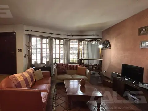 Casa en Venta con 4 cocheras