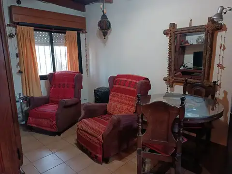 CASA EN VENTA LA PLATA 2 DORMITORIOS APTA BANCO