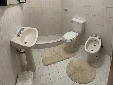 Casa en Venta sobre Avenida en Berazategui