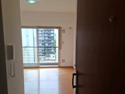 Monoambiente "NUEVO" con balcón al frente