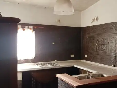 Casa 4 ambientes con 2 baños