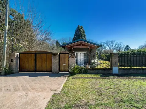 VENTA - Casa  2 dormitorios, Piscina y Terreno de 840m2 - Barrio Los Indios, Roldan