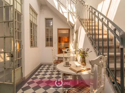 Venta casa 8 ambientes patios 5 baños terraza garage 314M² sobre terreno USAA de 127M² San Cristóbal