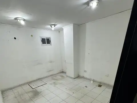 MORON SUR- SOBRE BARADERO- AMPLIO LOCAL + OFICINAS - APTO V. RUBROS ( AUTOMOTOR, LOGISTICA, DETAILING, ETC.....)- EXCELENTE UBICACION