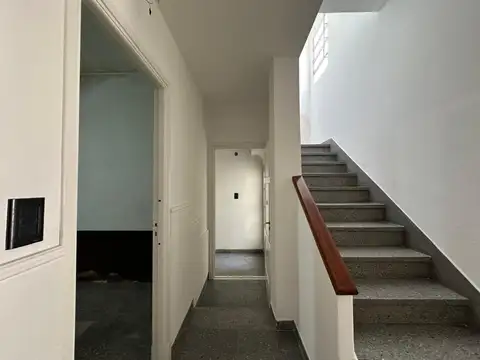CASA 5 AMBIENTES CON LOCAL y GARAJE EN REMEDIOS DE ESCALADA LANUS