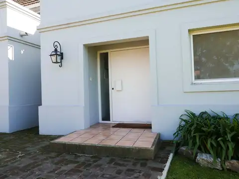 Casa en Alquiler en El Portillo, USD 2.000