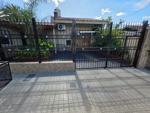 VENTA CASA 4 AMBIENTES CIUDAD EVITA PILETA Y ZOOM