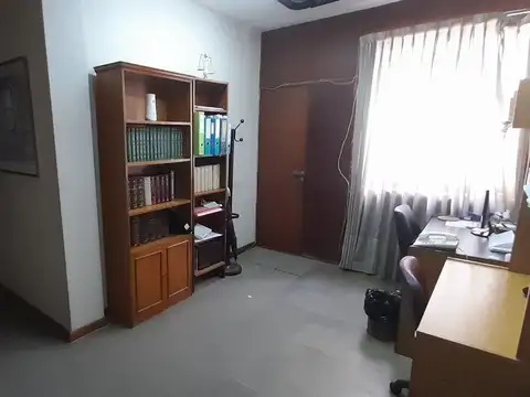 VENTA DE OFICINA 3 AMBIENTES CON BAÑO TRIBUNALES