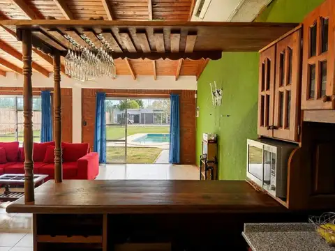 Casa 2 ambientes con 2 baños