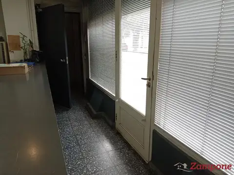 Galpon en Venta 47  mts Fondo