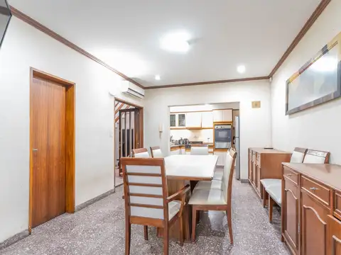 Casa en venta quincho, parrilla, cochera p/2 autos