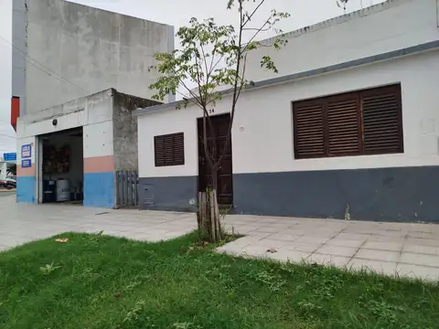 CASA CON LOCAL COMERCIAL