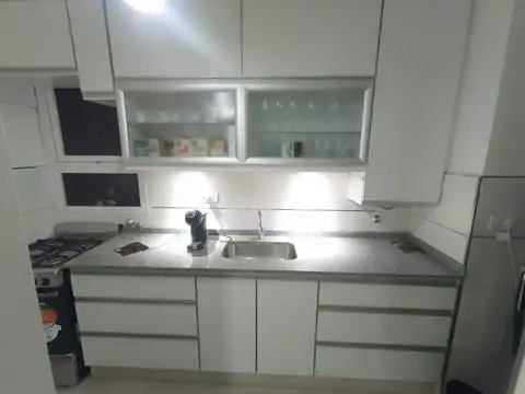 A ESTRENAR! ESPAÑA 500. DE CATEGORIA. 2 DORMITORIOS CON BALCON AL FRENTE.