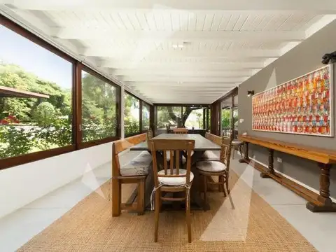 Casa en Venta con 4 cocheras