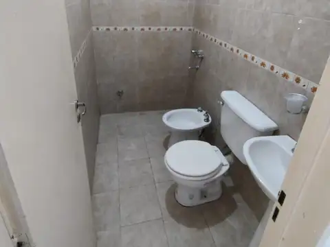 Departamento en Alquiler en Villa Centenario, $ 380.000