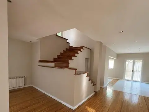 Casa 4 ambientes con 3 baños