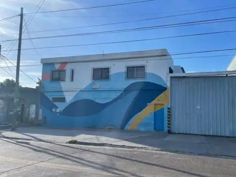 Galpón sobre 3 lotes que suman 1.300 m2 totales en Berazategui Oeste