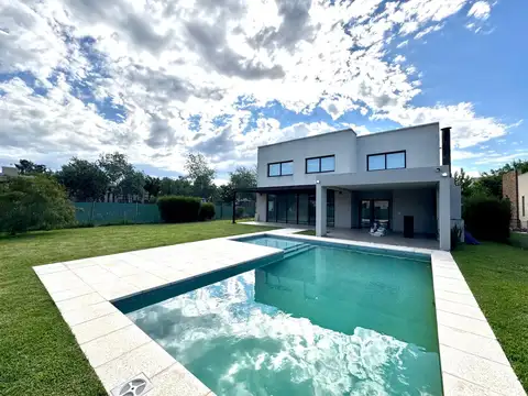 CASA EN ALQUILER EN WESTON / 4 HABITACIONES